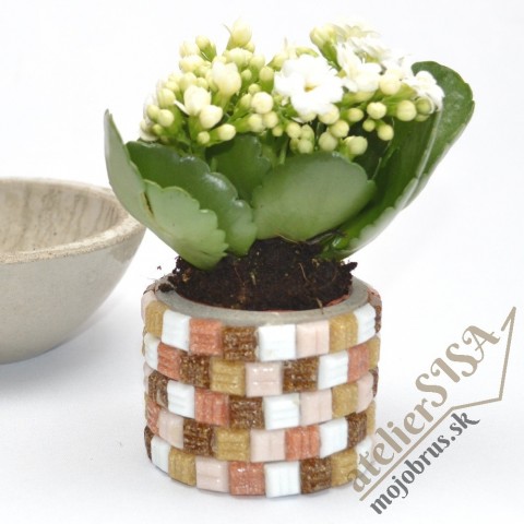 Mini kvetináč SANNI - malý betónový kvetináč s mozaikou